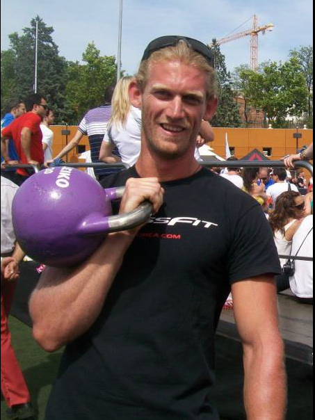 Luke Wills con entrenamiento funcional de kettlebells