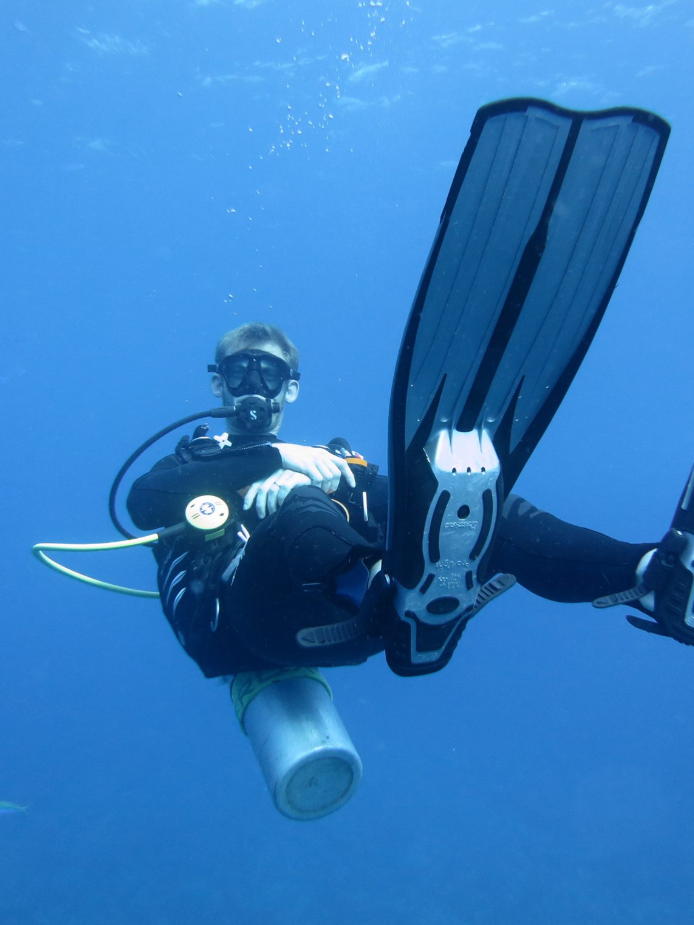 Luke Wills buceando, PADI Dive Master